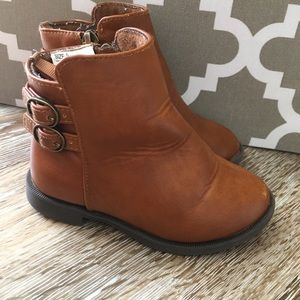 Brown boots with buckles